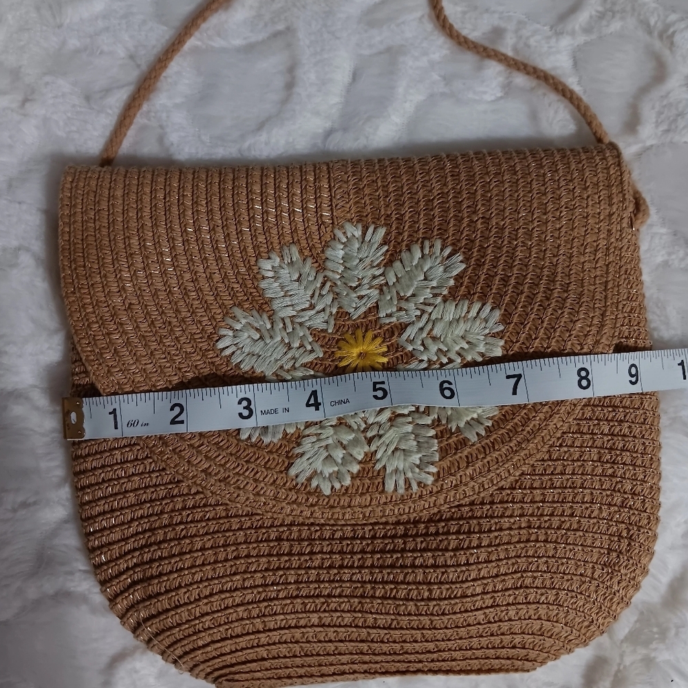 Chic Tan Floral Woven Shoulder Bag - Picture 3 of 4